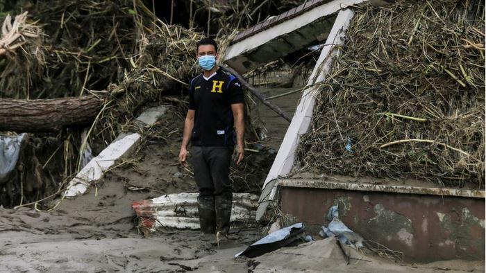 In the aftermath of Hurricane Iota in Honduras